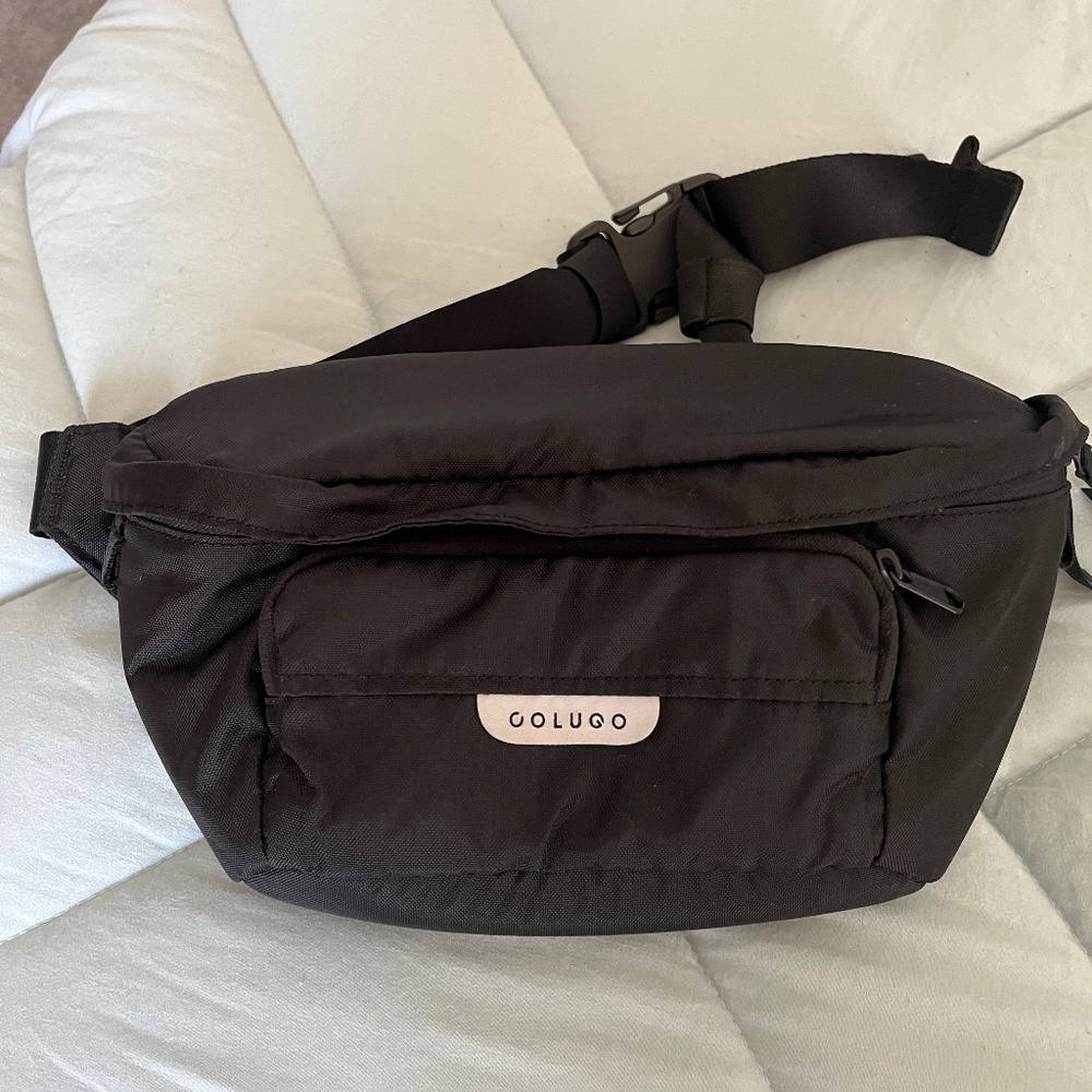 Colugo bottle & diaper hip/waist pack.